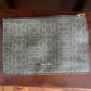 India hicks clutch